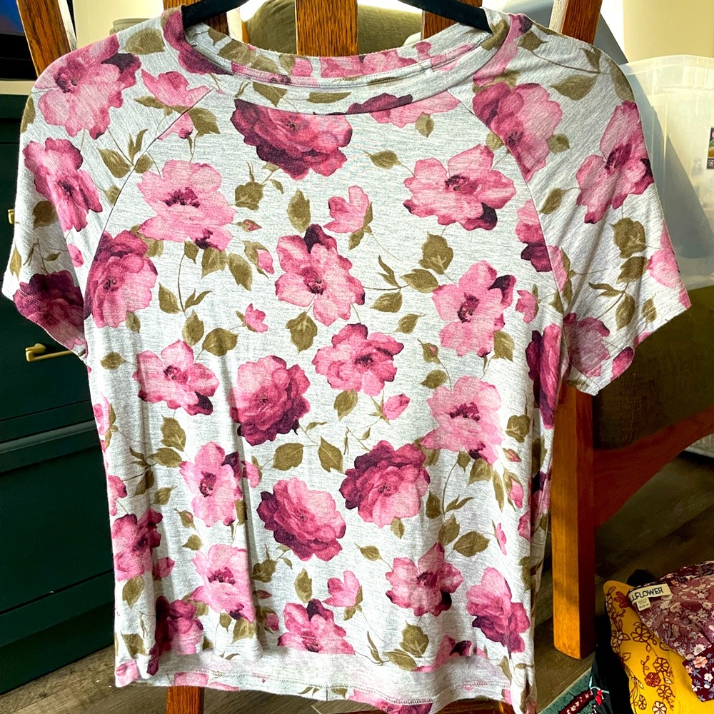 AMERICAN EAGLE small floral top